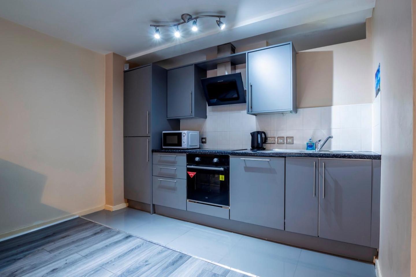 Centre In The Heart Of - 50 Percent Off Monthly Apartment Liverpool