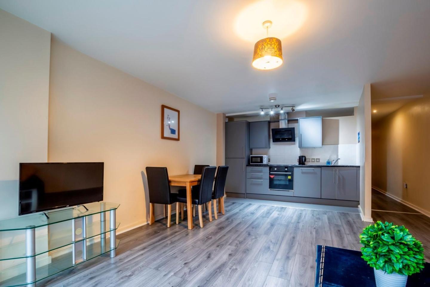 Centre In The Heart Of - 50 Percent Off Monthly Apartment